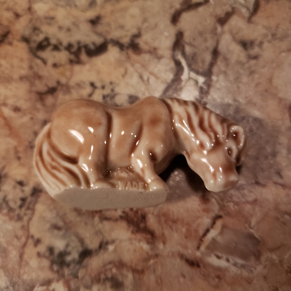 5/$15 Tiny chubby pony knick knack